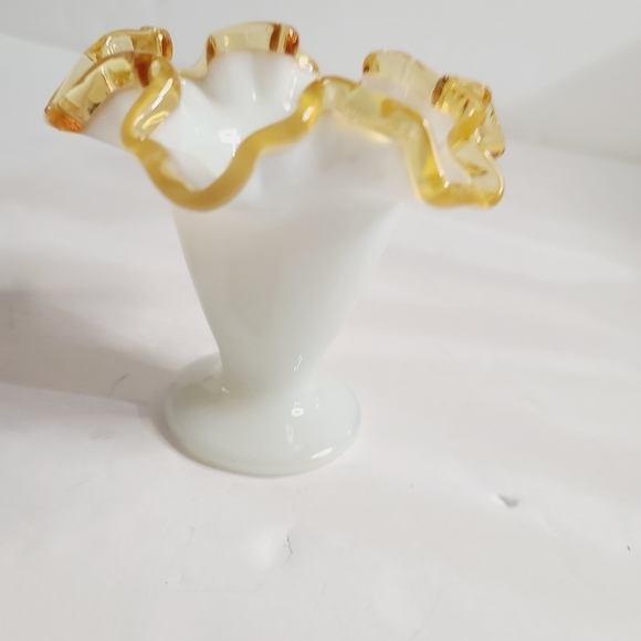 Vintage MCM Fenton Milk Glass Amber Gold Crest Ruffled Pedestal Vase - Picture 2 of 13